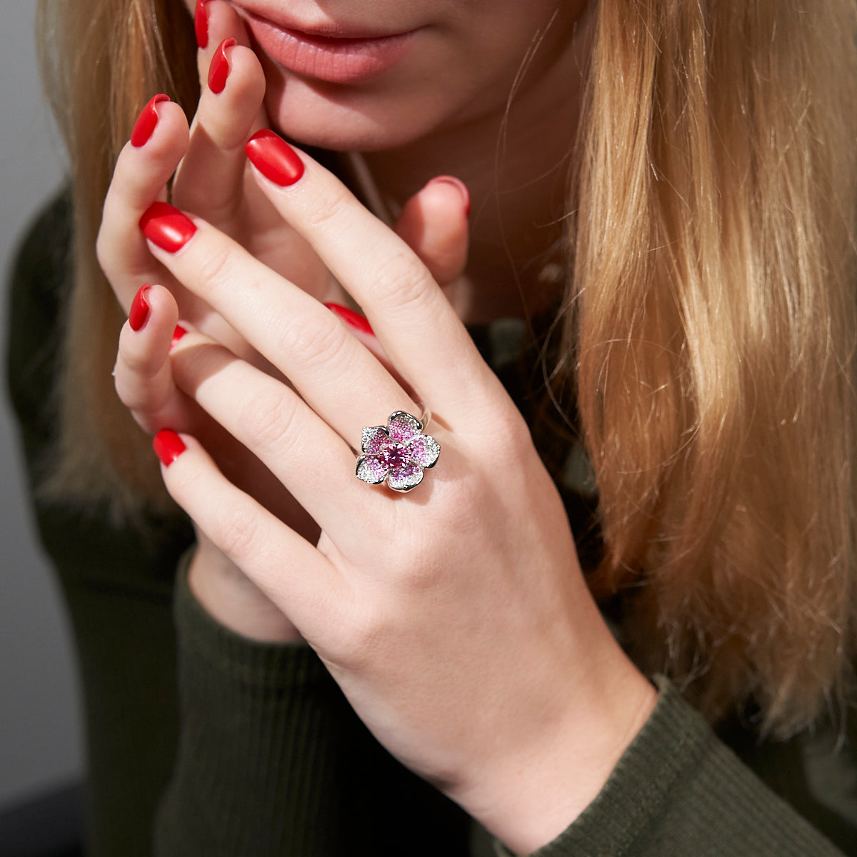 【732】"Springtime Symphony" Flower Gradient Cluster 1 Carat Pink Moissanite Ring